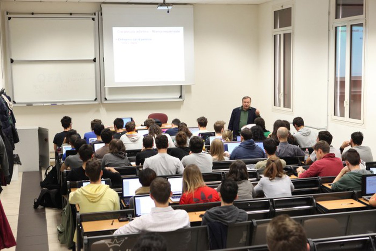 Attività didattica nell'Aula Ercolani E1 in Mura Anteo Zamboni 2B, Bologna.