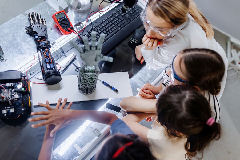 Il DISI capofila del progetto EmpowerHERstem con cui Università di Bologna si aggiudica il finanziamento nazionale “STEM Università 2024”