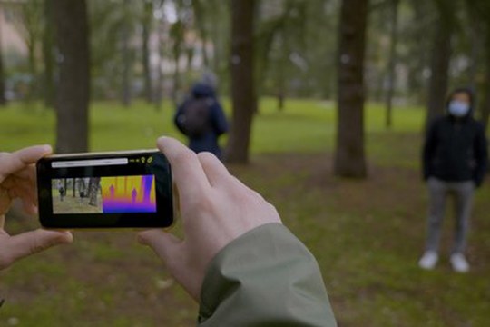 Con uno smartphone, mappe 3D per la realtà aumentata e il controllo del distanziamento fisico