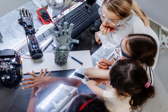 Il DISI capofila del progetto EmpowerHERstem con cui Università di Bologna si aggiudica il finanziamento nazionale “STEM Università 2024”